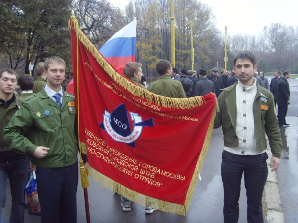 Бывший стройотрядовец, а ныне председатель Студсовета МГУ - Андрей Шарапута (слева)