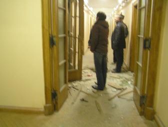 Последствия взрыва: вид из коридора