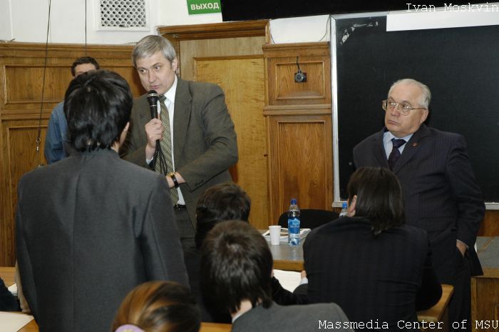 Иващенко отвечает на вопрос студента