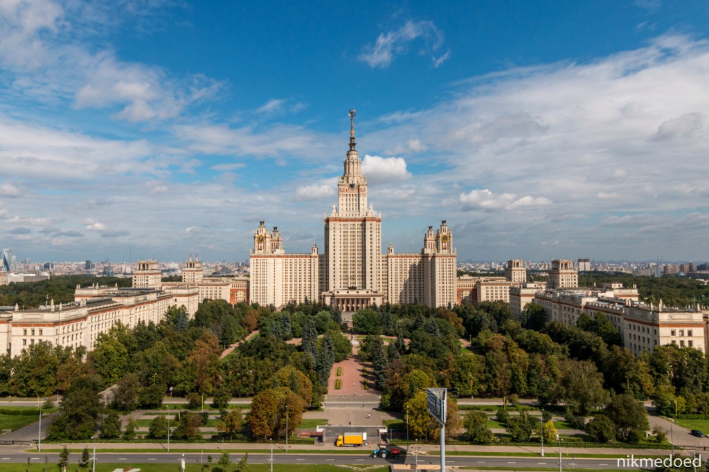 Главное здание МГУ, вид с Фундаментальной библиотеки МГУ